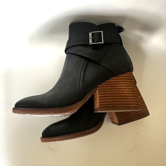 Korks- Kork Ease Black Ankle Boots โ Size 6.5M, Stacked Heel, Buckle Detail - Picture 3 of 6